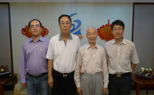 百奇走访盛瑞传动(左起:盛瑞副总陈鹏、盛瑞董事长、总经理刘祥伍、零部件专家陈光祖、盛瑞总经办孙晓光)